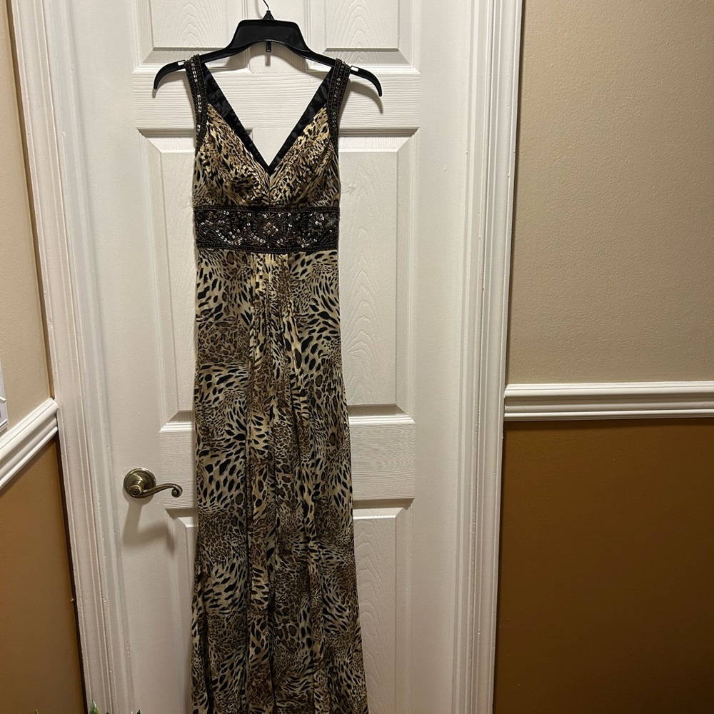 Gown - Picture 5 of 5
